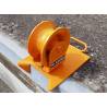 Guide roller swivelling, for manholes rims and edges